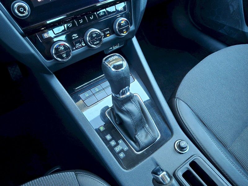 Škoda Octavia (2019) Style Plus DSG 2,0TSi 140kW - fotka 30 z 34
