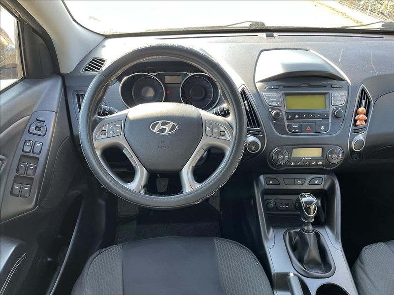 Hyundai ix35 1,7 CRDi 85KW KLIMA ALU 2xKOLA - fotka 14 z 31