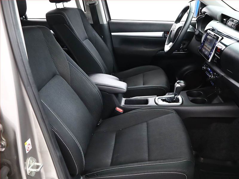 Toyota Hilux (2017) Executive 2.4 D-4D - fotka 7 z 20