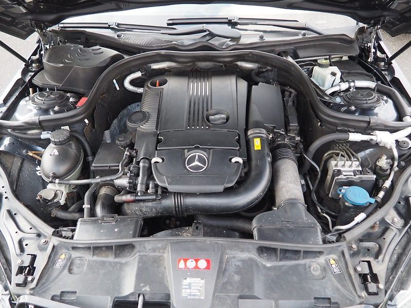 Mercedes-Benz Třídy E (2011) 200 CGI, 135 kW, Avantgarde - fotka 33 z 33