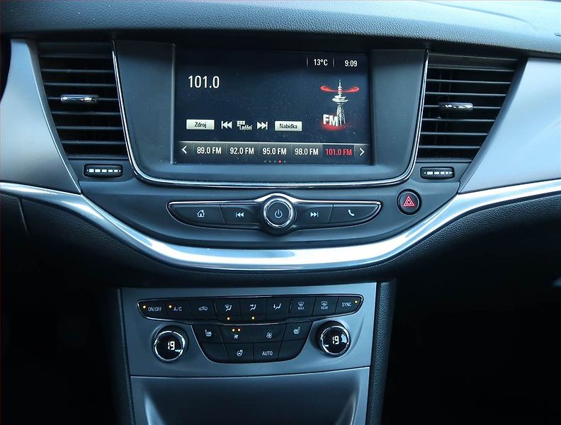 Opel Astra (2017) 1.4 T, Serv.kniha, Tempomat - fotka 12 z 15