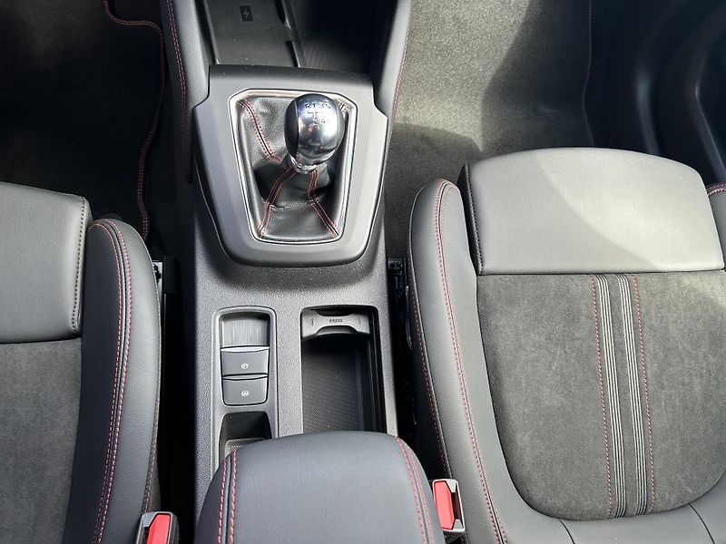 Ford Kuga 1,5 EcoBoost 110kW ST-LINE X - fotka 35 z 36