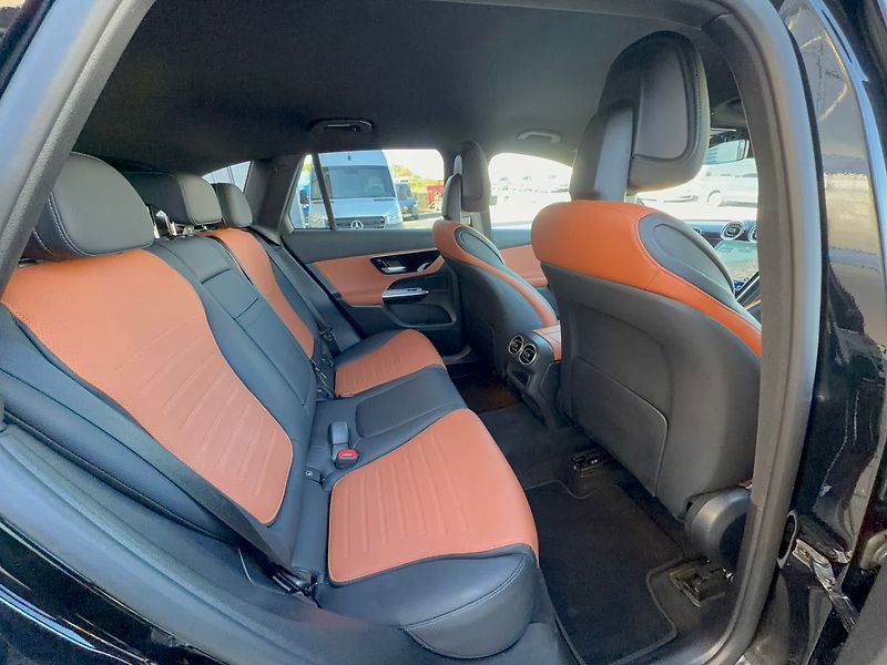 Mercedes-Benz GLC 220 d 4MATIC - fotka 11 z 37