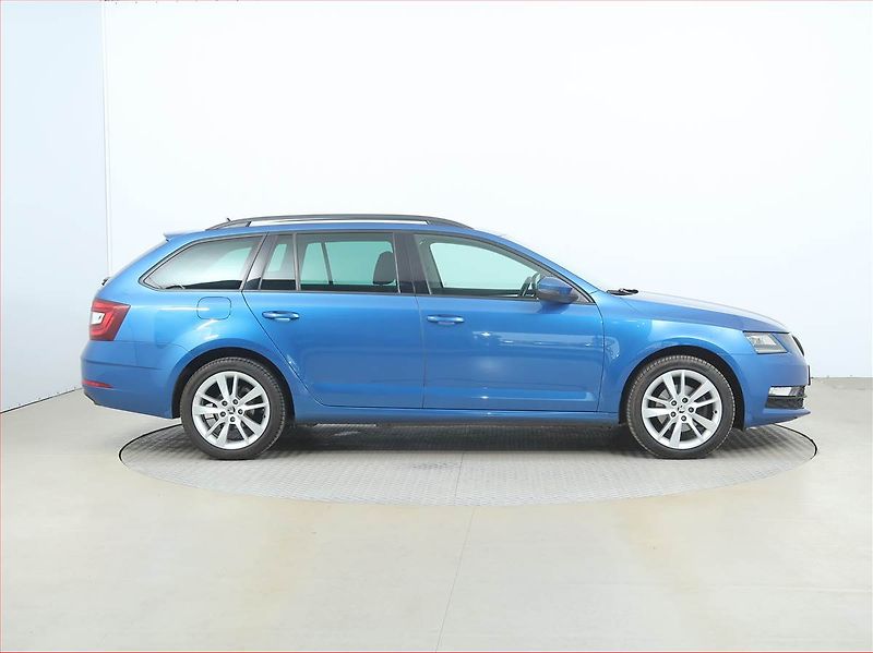 Škoda Octavia (2020) Style 1.5 TSI, Tempomat - fotka 6 z 16