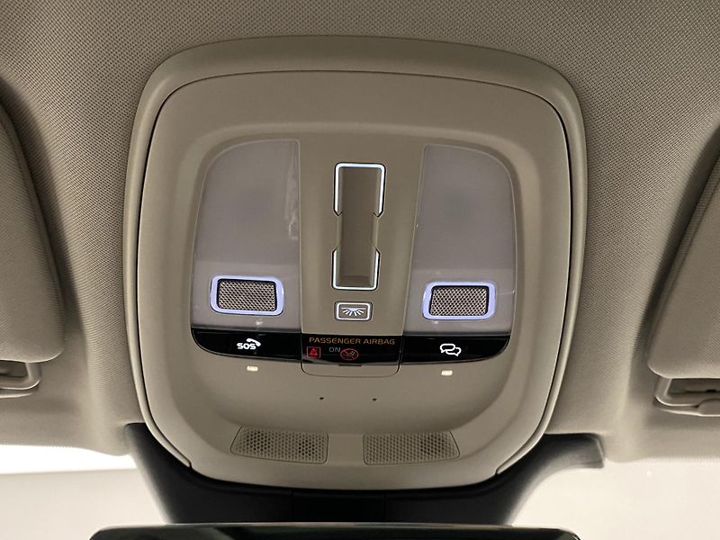 Volvo V90 T8 AWD RECHARGE DARK ULTRA CZ - fotka 32 z 69