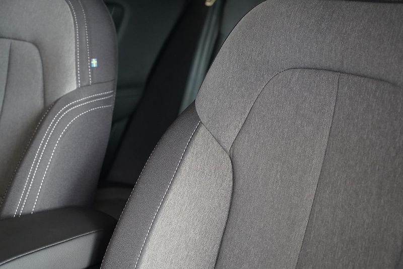 Volvo XC40 B3 Plus Dark, ACC, BLIS - fotka 18 z 43