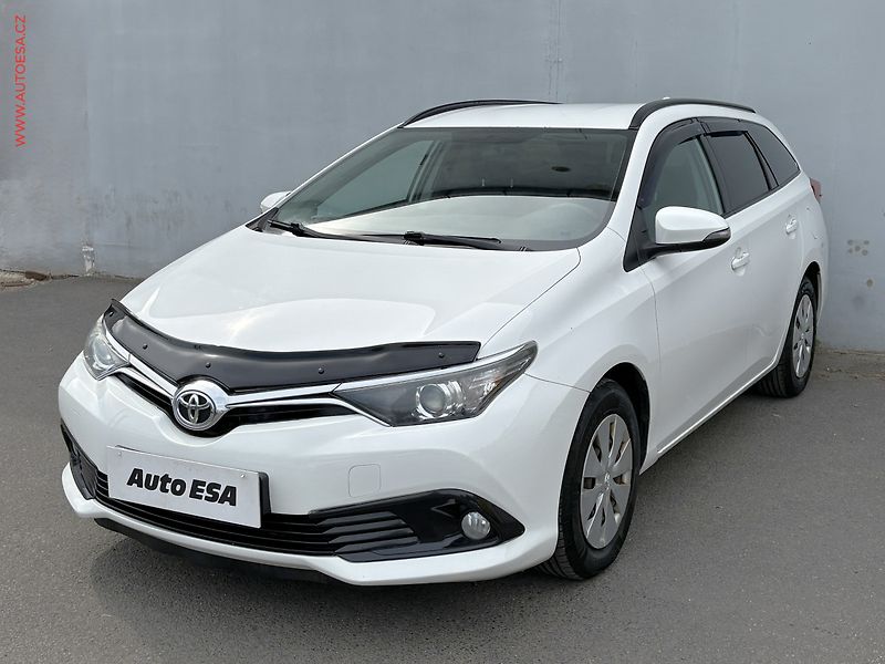 Toyota Auris (2015) 1.6i, ČR, autoAC - fotka 3 z 14