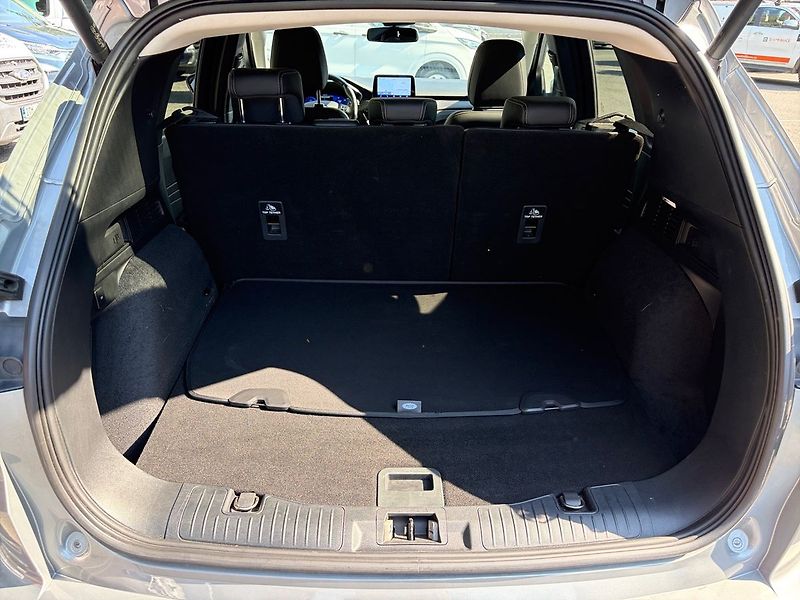 Ford Kuga 4x4 2,5HEV VIGNALE TOP VÝBAVA - fotka 12 z 20