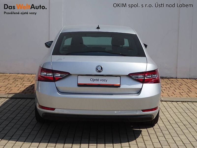 Škoda Superb (2016) 2,0 TDi/ 110kW  DSG  L&K - fotka 29 z 29