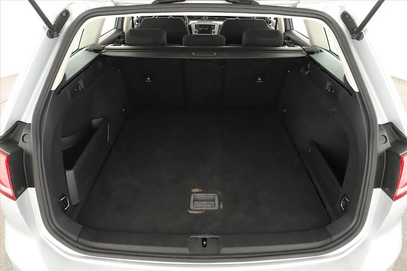Volkswagen Passat (2016) 2.0 TDI, Navi, Tempomat - fotka 11 z 17