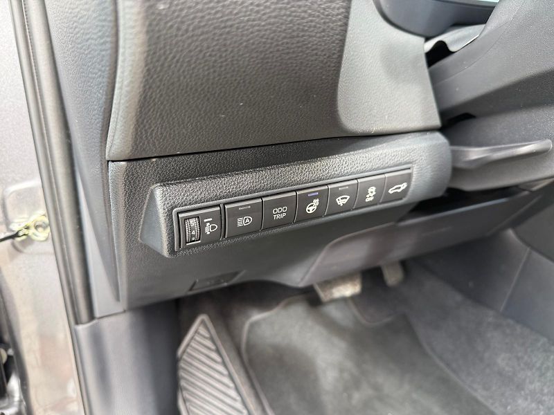 Toyota Corolla 1.8 HSD e-CVT GR Sport - fotka 13 z 28