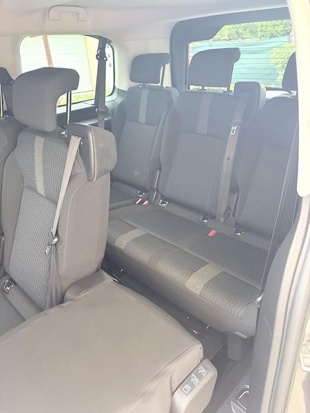 Peugeot Traveller (2018)  2.0 BlueHDi, 8 míst - fotka 12 z 27