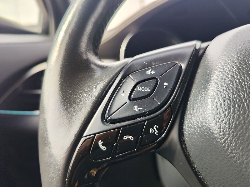 Toyota C-HR 2.0 HEV/112kW Executive E-CVT - fotka 21 z 28