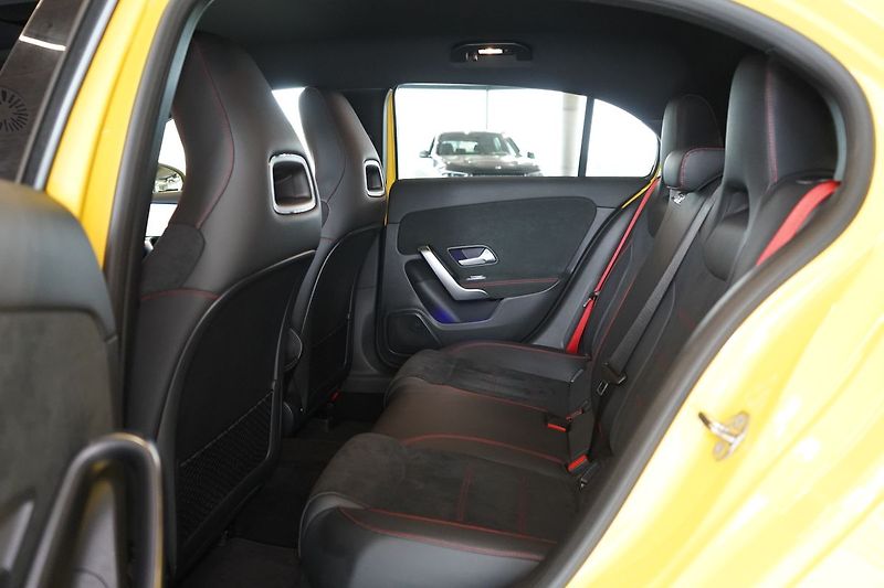 Mercedes-Benz Třídy A 35 AMG 4MATIC, AERO, Kamera - fotka 41 z 44