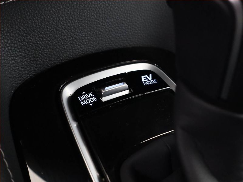Toyota Corolla (2019) 2.0 Hybrid - fotka 18 z 21