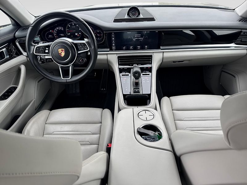 Porsche Panamera 4S - fotka 20 z 30