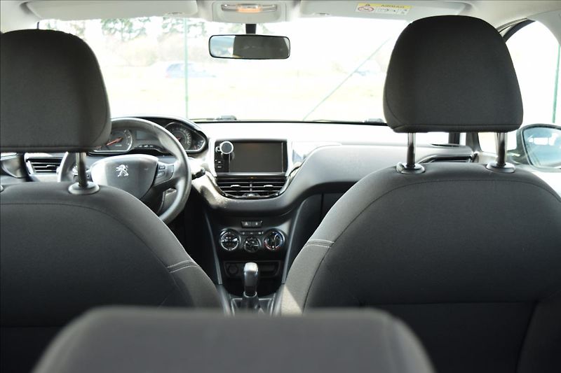 Peugeot 208 1,4 HDi 50KW NÍZKÉ KM KLIMA - fotka 27 z 50