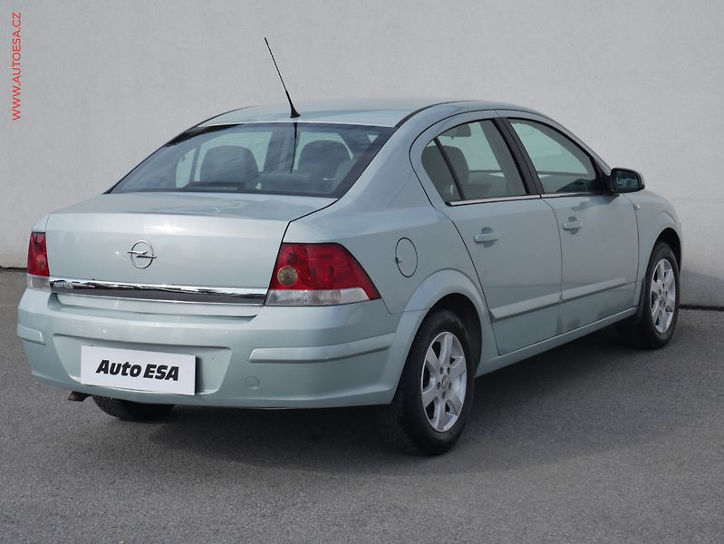 Opel Astra (2009) 1.6i, ČR, AT, AC - fotka 4 z 15