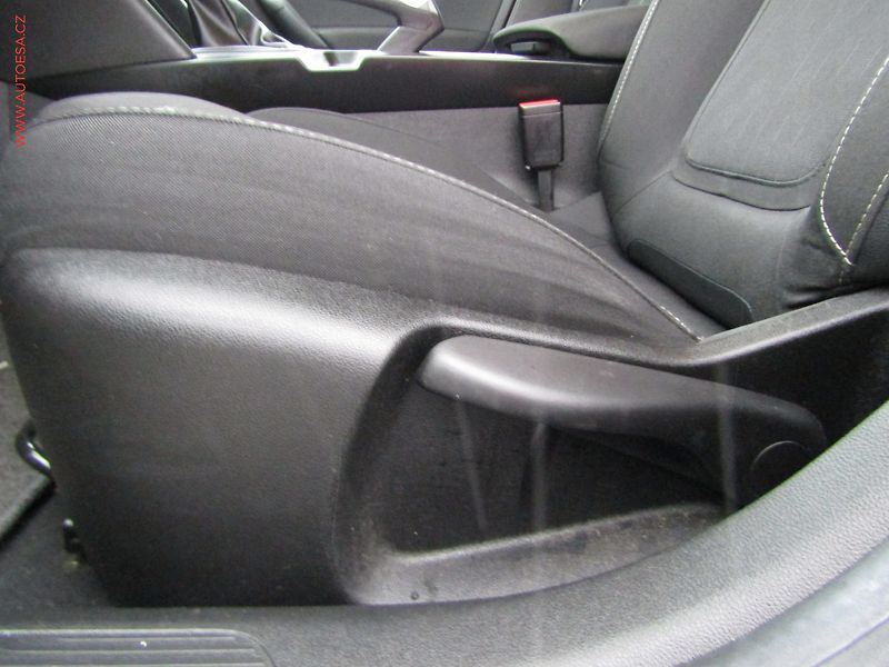 Renault Mégane (2019) 1.3 TCe, ČR - fotka 11 z 20
