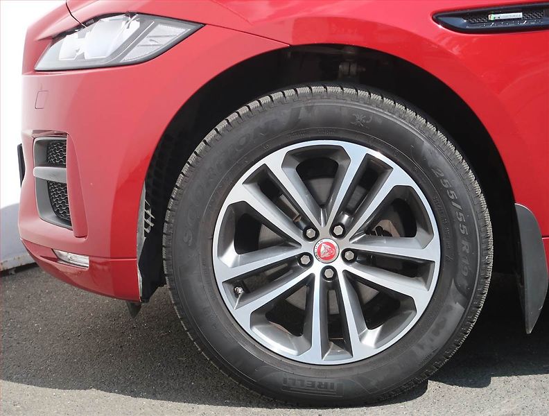 Jaguar F-Pace (2017) 20d AWD, 4X4, Automat - fotka 15 z 22