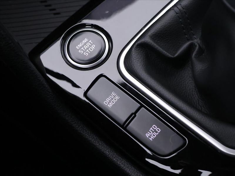 Kia Sportage 1,6 T-GDi 110 kW CZ DPH 1.Maj - fotka 25 z 33