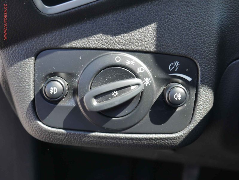Ford Kuga (2015) 2.0 TDCi 4x4, ČR, AC, xenon - fotka 13 z 20