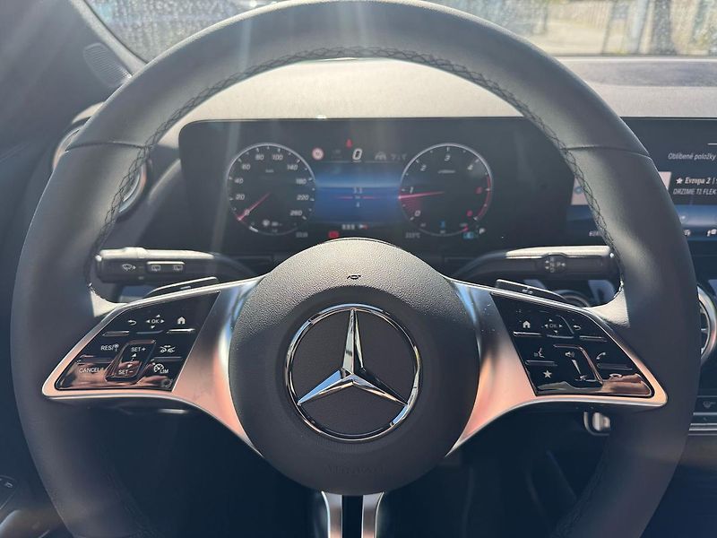 Mercedes-Benz GLA (2024) 200 d 4MATIC - fotka 19 z 31