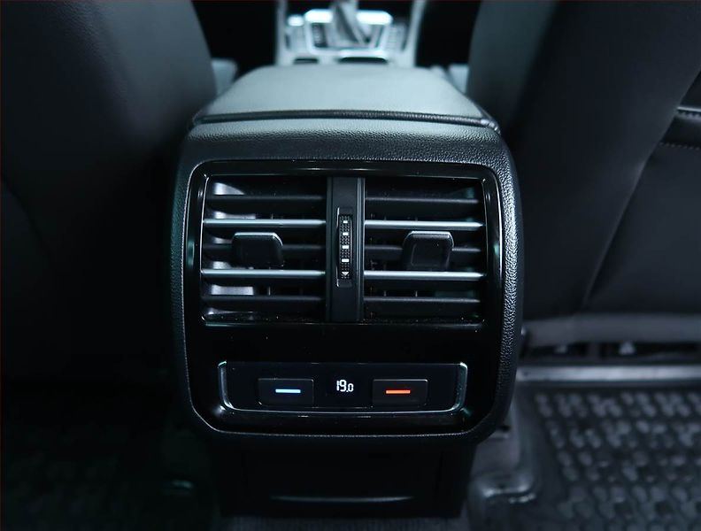 Volkswagen Passat (2018) R-Line 2.0 TDI, Automat - fotka 24 z 25
