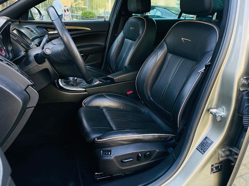 Opel Insignia 2.0CDTi 4x4 MANUÁL KAMERA VÝHŘ - fotka 30 z 49