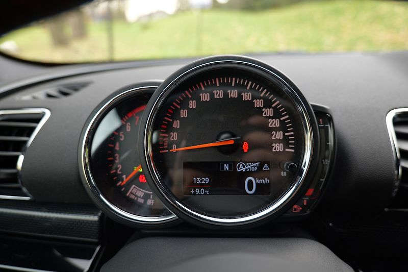 Mini Clubman 100 kW JCW paket LED Navi - fotka 26 z 40