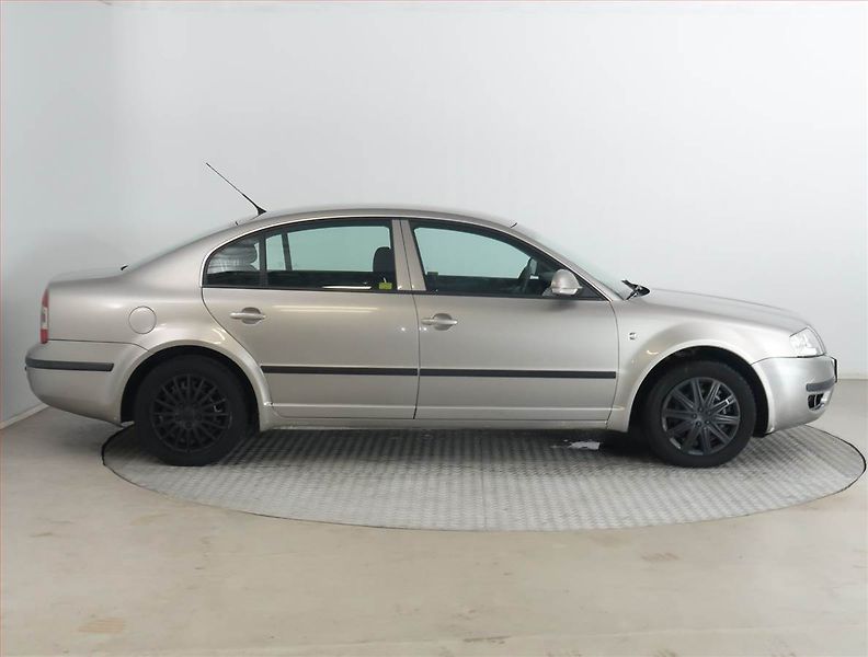 Škoda Superb (2008) 1.9 TDI, Tažné, Klima - fotka 6 z 14