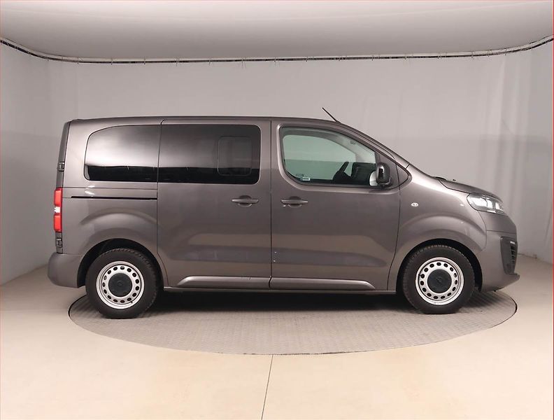 Opel Vivaro (2021) 1.5 CDTI, Bus, 9Míst, ČR, 1Maj - fotka 6 z 16