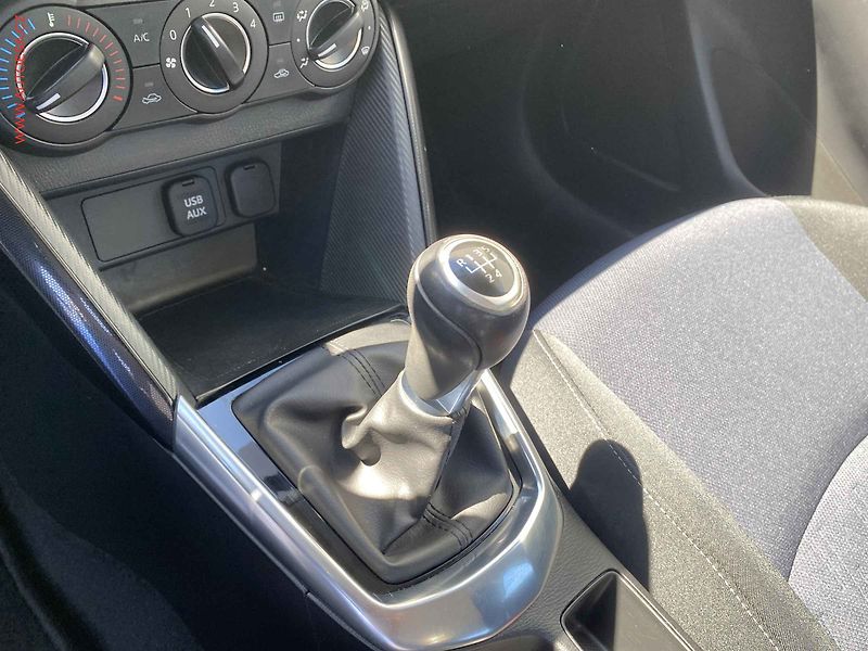 Mazda 2 (2015) 1.5i, AC, výhřev sed. - fotka 16 z 16