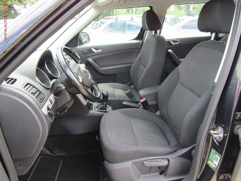 Škoda Yeti (2011) 1.4i, AC, výhřev sed. - fotka 9 z 15