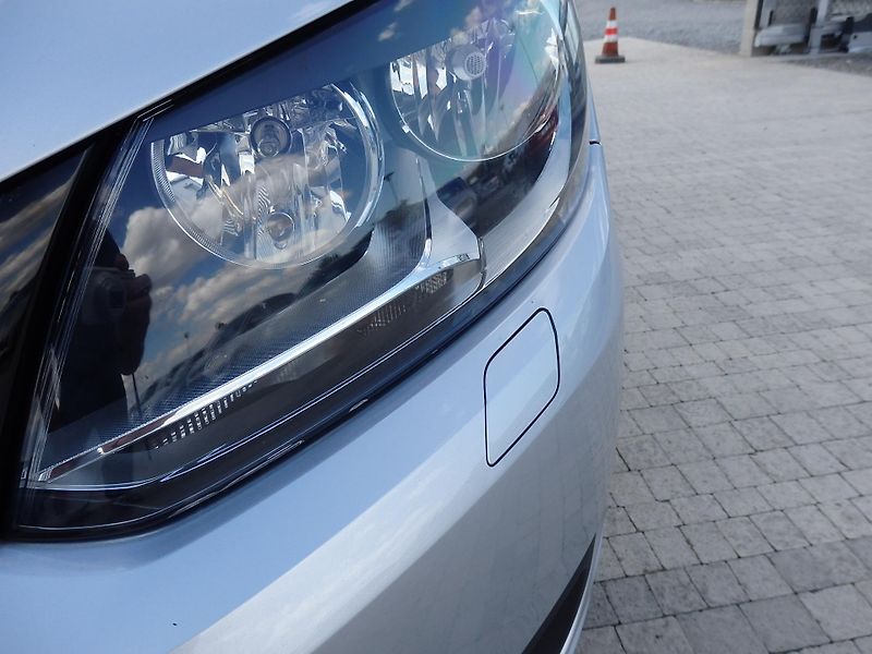 Volkswagen Touran 1,4TSi DIGI KLIMA, SERVIS KN - fotka 18 z 18