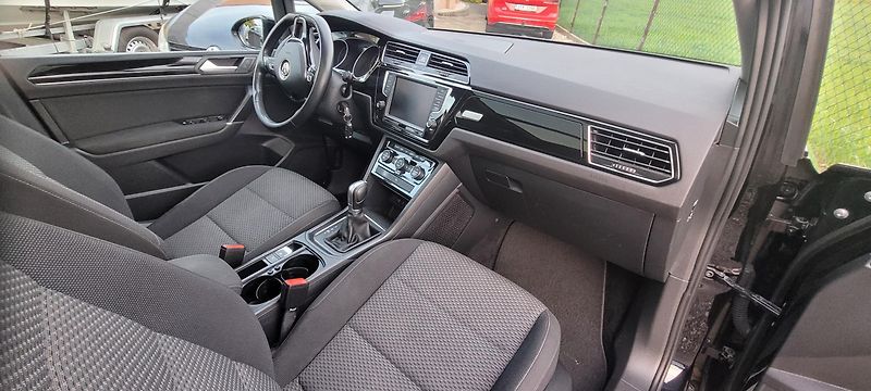 Volkswagen Touran (2016) 1,4TSi 110kW benzín DSG FuLLeD - fotka 16 z 44