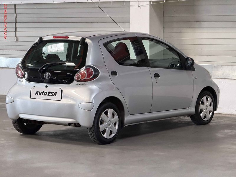 Toyota Aygo (2011) 1.0i, ČR, AC - fotka 6 z 15
