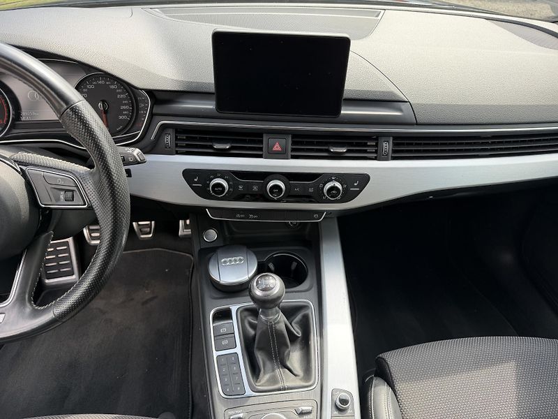Audi A4 2.0 TDI 3x S-line - fotka 17 z 21