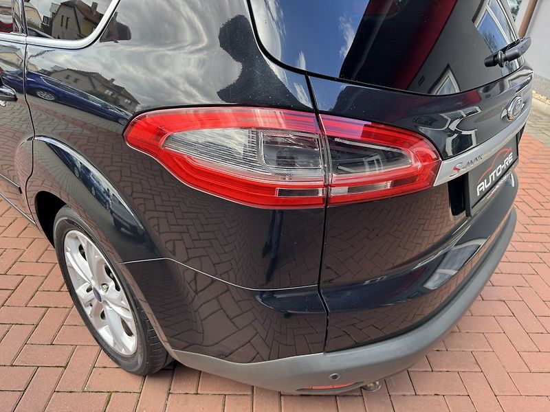Ford S-MAX (2014) 2.0TDCi Titanium Navi Pano - fotka 39 z 46