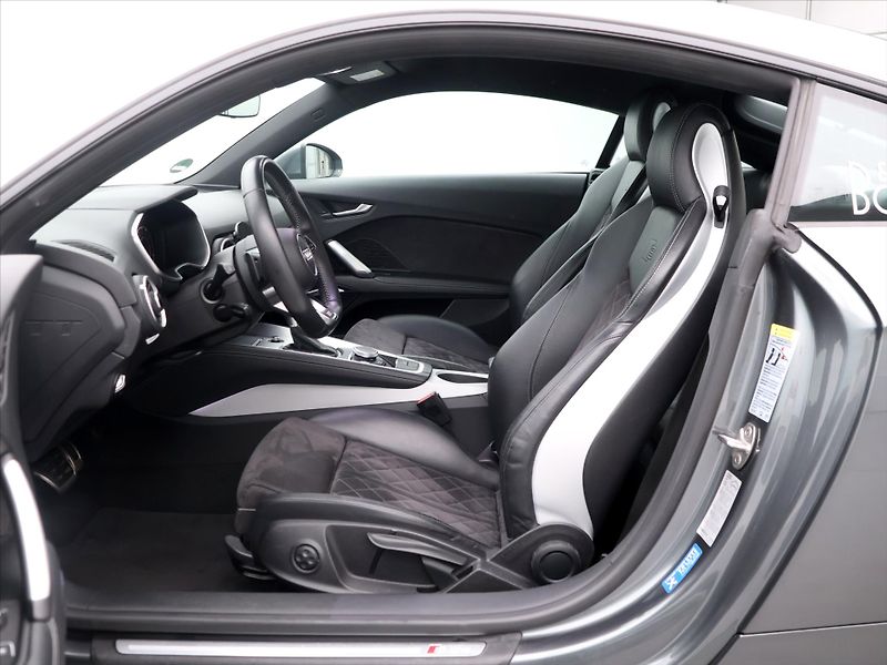 Audi TT 2,0 TFSI 169kW Quattro S-Line - fotka 11 z 38