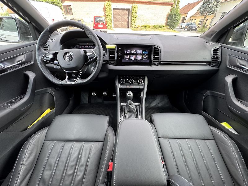 Škoda Karoq 2.0TDi SportLine MAX Výbava - fotka 16 z 35