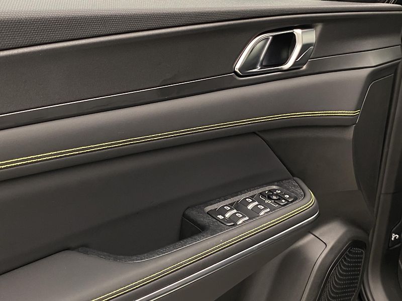 Lynk & Co 01 (2025) CORE PHEV AUT CZ 1.maj - fotka 25 z 96