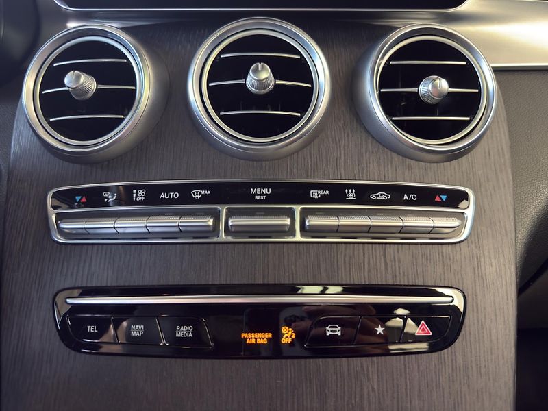 Mercedes-Benz GLC (2019) 300 4MATIC - fotka 18 z 22