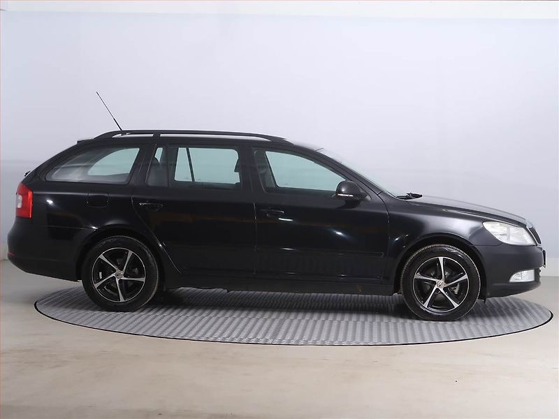 Škoda Octavia (2009) 1.8 TSI, po STK, Tažné - fotka 6 z 16