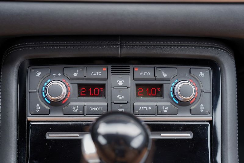 Audi A8 4.2 TDI Long,4x4 Exclusive - fotka 41 z 50