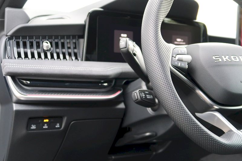 Škoda Superb (2025) Combi SportLine 1,5TSi/150kW D - fotka 12 z 32