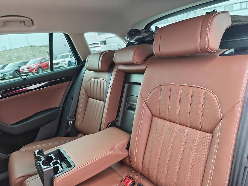Škoda Superb L&K 7DSG 2,0TSI - fotka 8 z 26