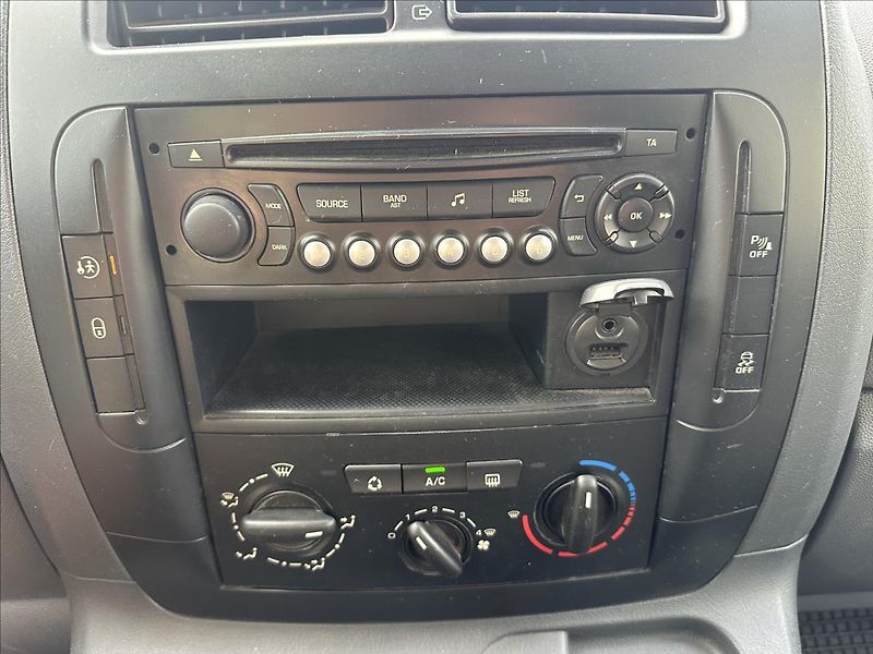 Fiat Scudo 2,0 JTD 8.MÍST - fotka 18 z 28
