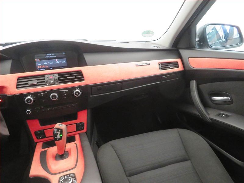 BMW Řada 5 (2009) 520d, Automat, Navi, Tempomat - fotka 8 z 15