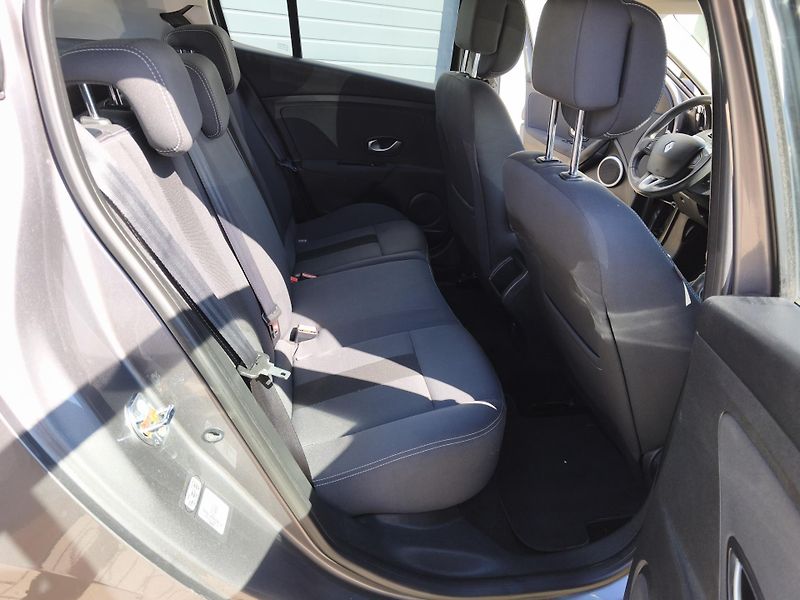 Renault Mégane (2009) 1,616V 81kW 6-ti kvalt!! - fotka 27 z 28